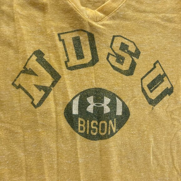 North Dakota State University Bison Football T Shirt Womens Small Under Armour - Picture 2 of 3